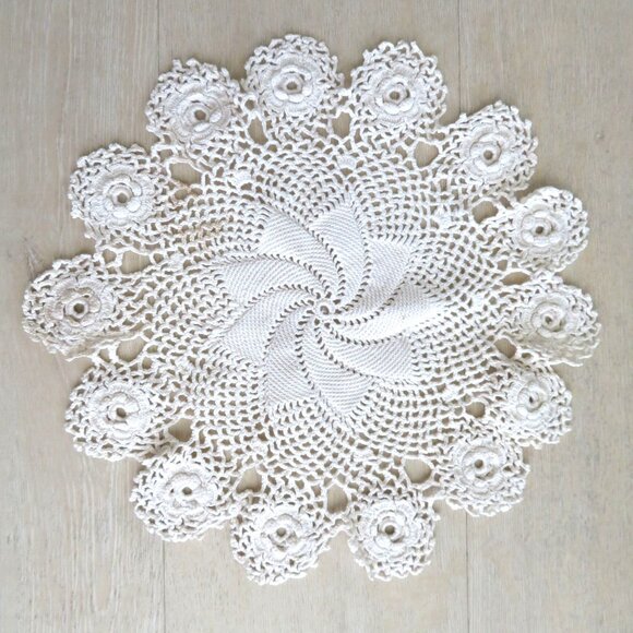 Vintage Handmade White Crocheted Doily Intricate Swirl Floral Design 13 Inches - Picture 1 of 6